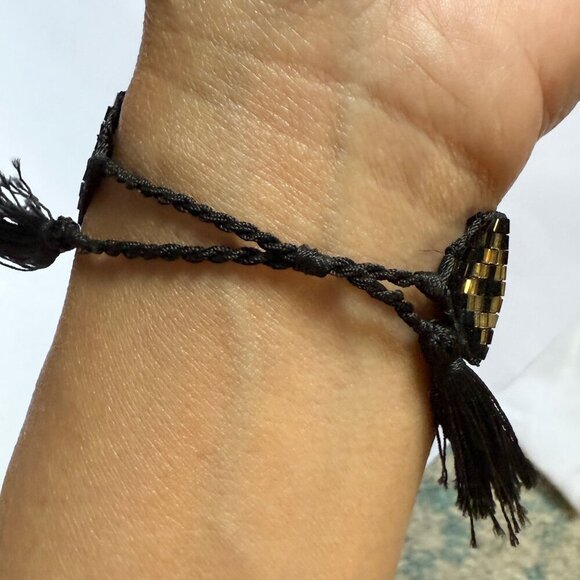 🖤 Black & Gold XOXO Beaded Stretch Bracelet | Adjustable Pull String - Picture 3 of 6